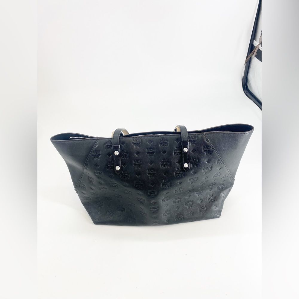 MCM Klara Medium Monogram Shopper‎ Leather Tote - Picture 3 of 7